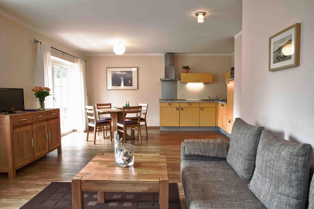 Haus Stoertebeker Appartements - Hotel Garni, Seebad Lubmin Ruang foto