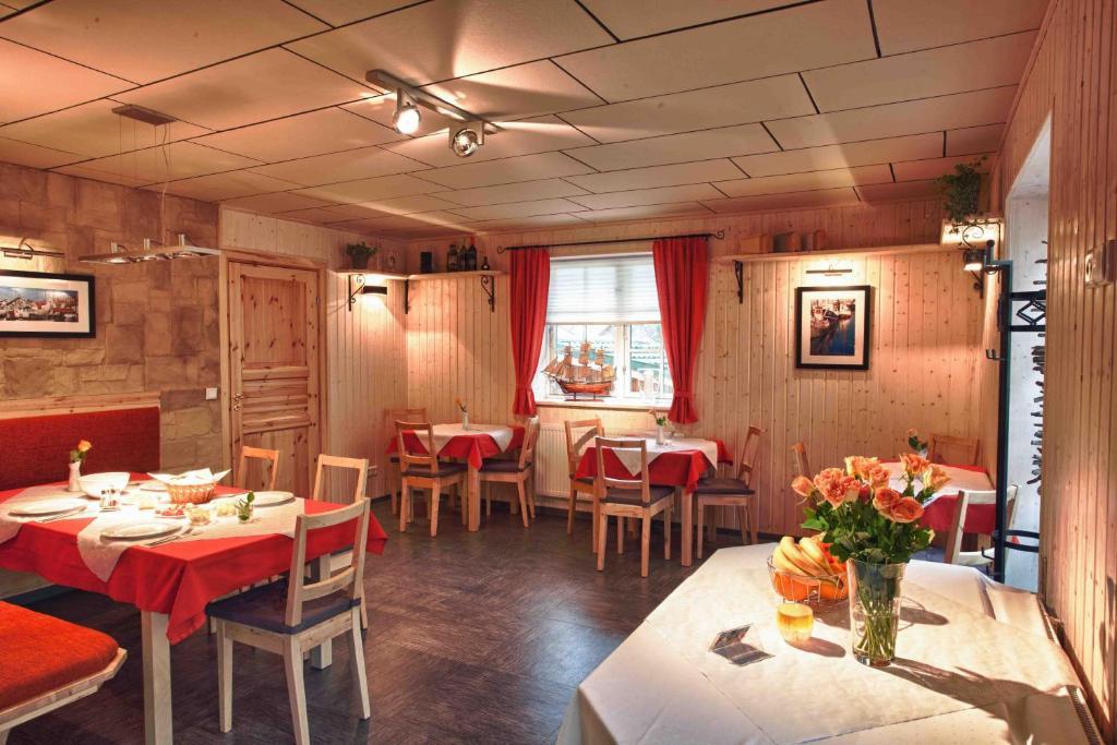 Haus Stoertebeker Appartements - Hotel Garni, Seebad Lubmin Ruang foto