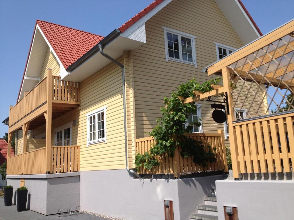 Haus Stoertebeker Appartements - Hotel Garni, Seebad Lubmin Bagian luar foto